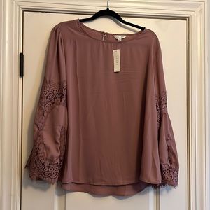 XL Adiva blouse with lace cutout sleeves